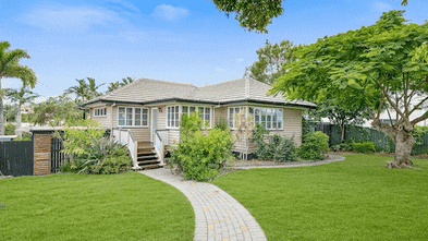 We get knocked down: The Brisbane suburbs where knockdown rebuilds are a dime a dozen