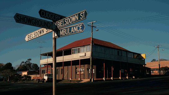 GIF of Dorrigo and the cloud sculpture