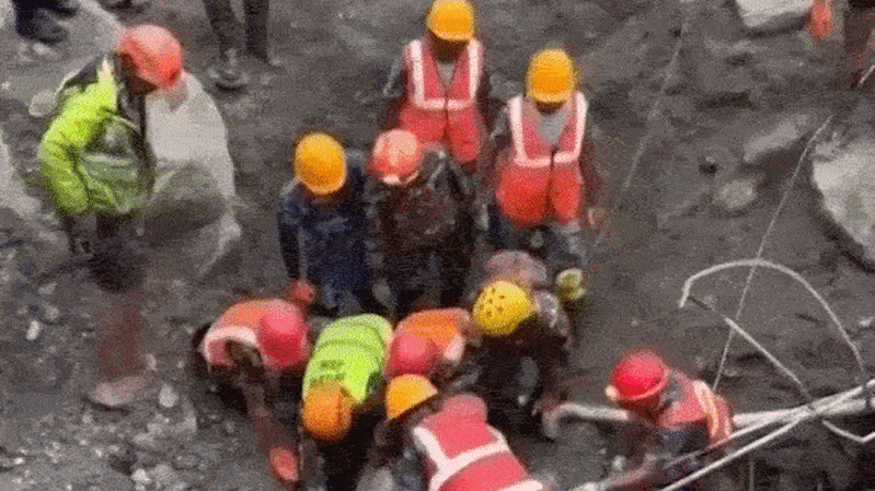 Two Australians found safe in Nepal as trapped workers rescued from tunnel