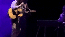 Singer Ray LaMontagne has collapsed on stage during his performance in Nashville.