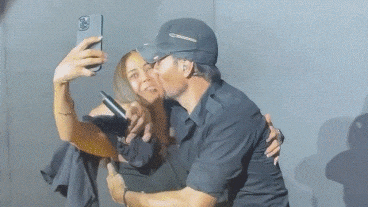 Fans beg Enrique Iglesias to delete ‘immoral’ video of him kissing fan while in relationship with Anna Kournikova