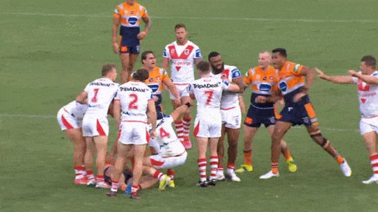Knights and Dragons players scuffle.