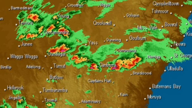 Hail strikes, trees down in Canberra during stormy start to the weekend