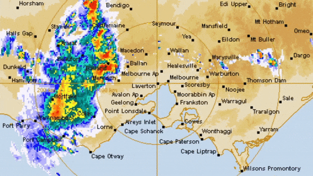 Severe thunderstorm hits Victoria, delaying flights in Melbourne