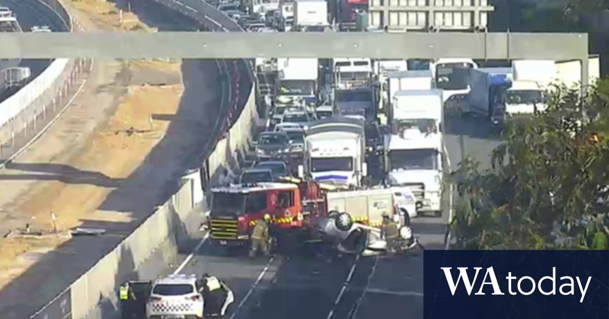 Monash freeway crash Melbourne traffic at standstill after incident
