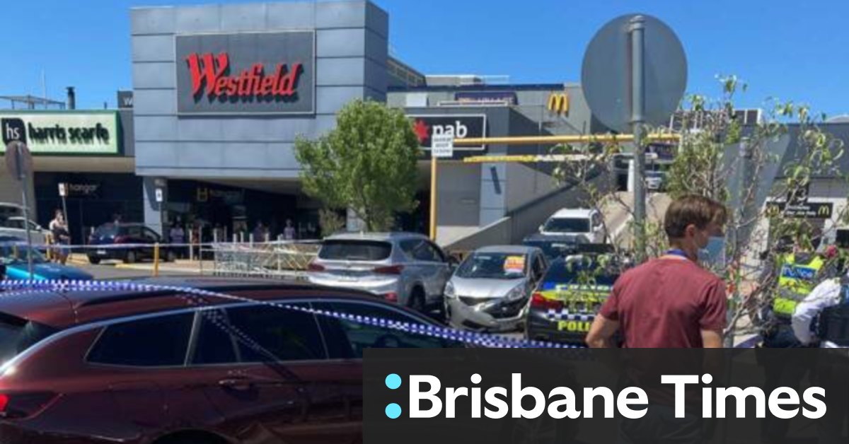 Police cars allegedly rammed, police officer injured at Airport West Shopping Centre - Vimarsana News