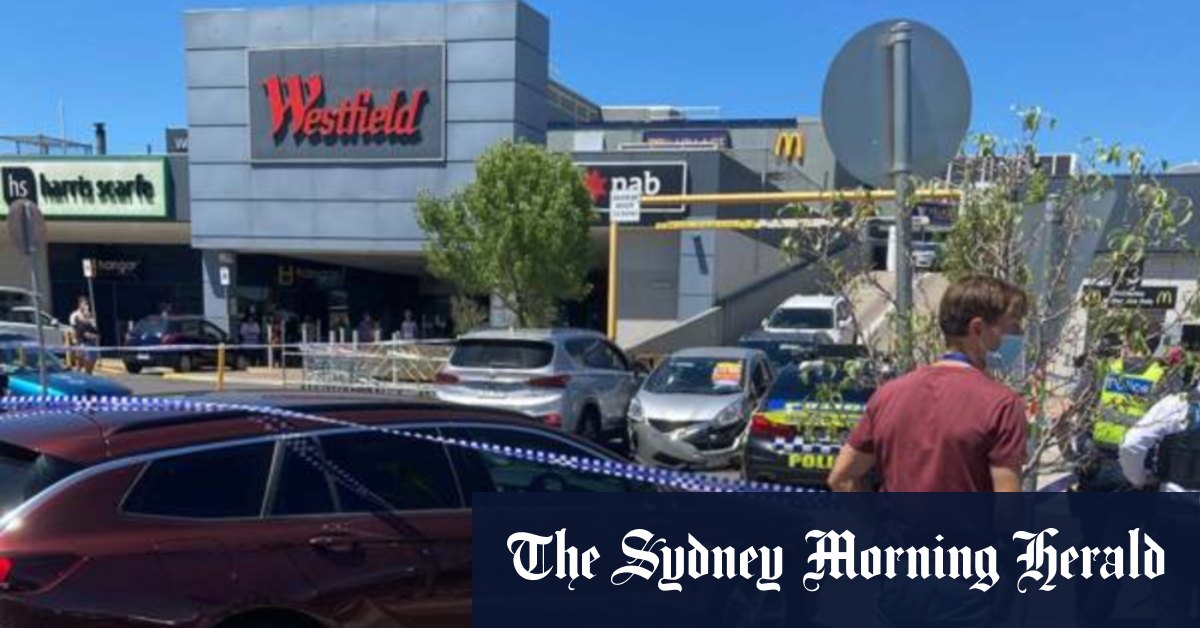 Police cars allegedly rammed, police officer injured at Airport West Shopping Centre - Vimarsana News