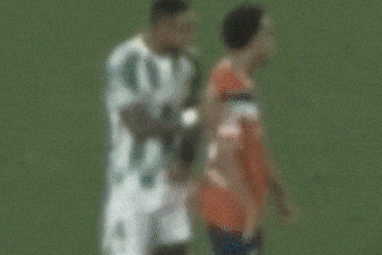 Ethan Mbappé’s elbow.