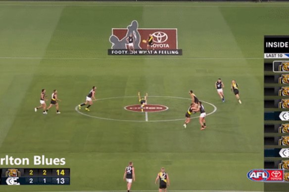 Sam Walsh gets a centre bounce clearance in round one.