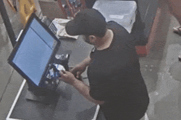 Murderer  Dinush Kurera buying an axe. 