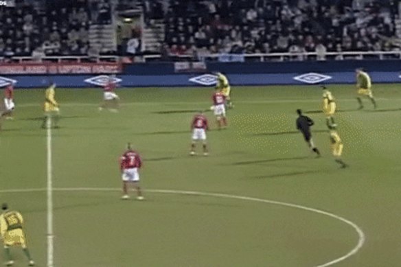 Harry Kewell makes it 2-0 for the Socceroos.