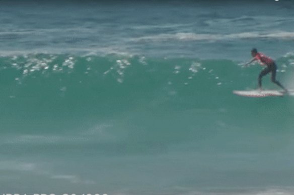 Surfer Dakoda Walters breaks his ankle, and wins his semi-final, at Maroubra.