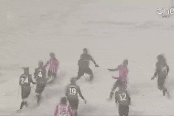 Mexican player David Rodriguez’s remarkable goal for Atletico Ottawa against Cavalry FC has been dubbed the “the icicle kick”. The game was played in a raging blizzard in a temperature of minus 8 degrees.