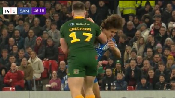 Angus Crichton forearm on Chanel Harris Tevita