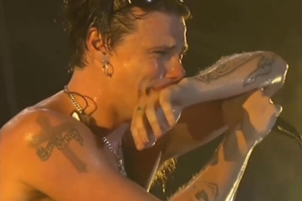 YungBlud breaksdown on stage