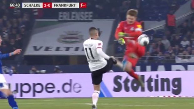 Alexander Nuebel's brutal kung-fu style foul on Eintracht Frankfurt's Mijat Gacinovic.