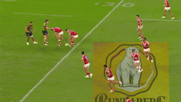 Isaiya Katoa sets up a try for Hamiso Tabuai-Fidow.