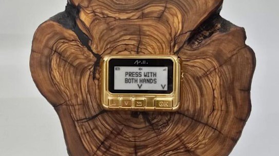 The golden pager gift from Benjamin Netanyahu to Donald Trump.