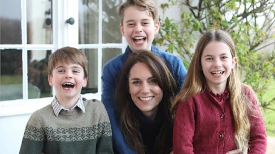 Catherine, Princess of Wales with her children.