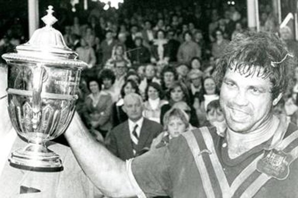 Artie Beetson with the 1977 World Cup.