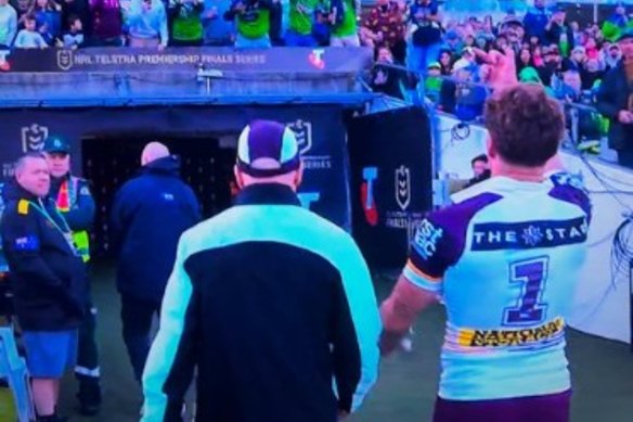 Reece Walsh gives the finger to the GIO Stadium crowd after being sin-binned.