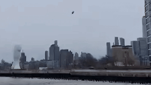 New York helicopter crashes into Hudson River