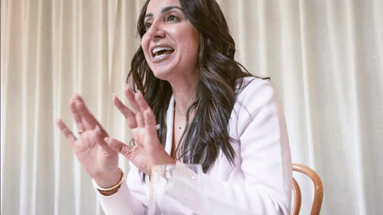 Quatro anos depois de seu último livro, Antoinette Lattouf é uma pessoa mudada.