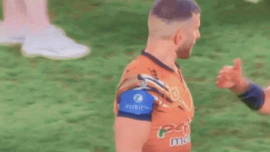 Alex Twal ainda está chateado com Josh Curran após o final do jogo.