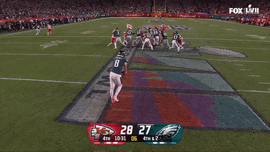 Philadelphia Eagles punter Arryn Siposs punts in last season’s Super Bowl, a play that led to a critical moment of the match against the Kansas City Chiefs.