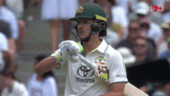 Virat Kohli and Sam Konstas clash.