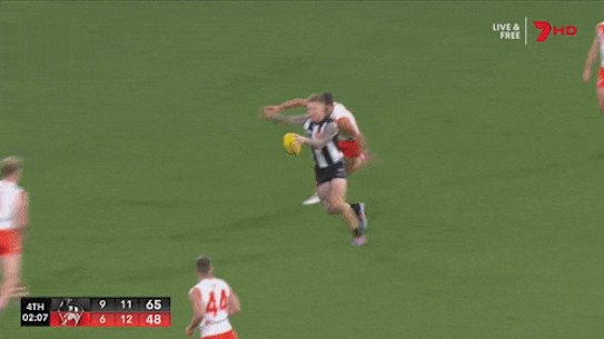 Brody Mihocek kicks a stunner for the Magpies late in their win.