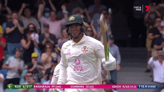 Usman Khawaja celebrates his ton at the SCG.