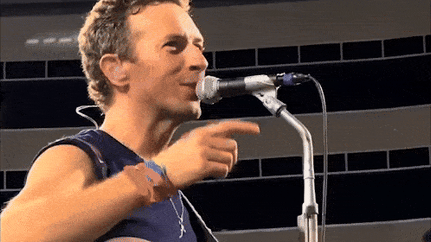 Chris Martin gave a tongue-in-chee warning to fans at a Coldplay show on Saturday.