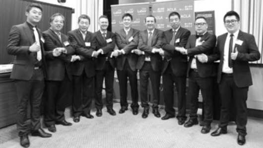 Then WA opposition leader Mark McGowan (fourth from right) and MLC Pierre Yang (fifth from right) pictured at the establishment of the WA branch of the Australian Chinese Labor Party Association in a story on the United Front's newspaper web page.
