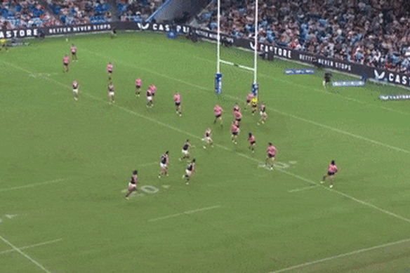 Jared Waerea-Hargreaves obstruction on Dylan Edwards