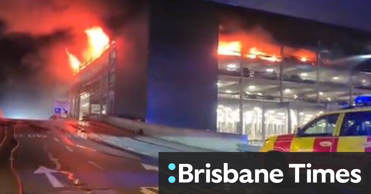 Drivers – and their cars – stranded after London airport inferno - Vimarsana News