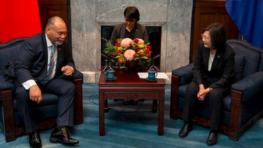 Taiwan President Tsai Ing-wen meeting with Republic of Nauru President Lionel Aingimea.