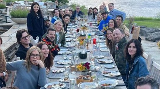 The Kristen Bell group photo.