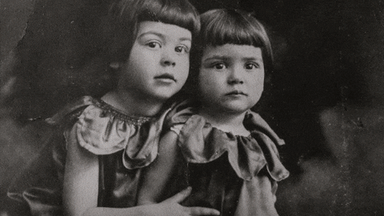 Sonja Cowan’s life story, particularly her escape from Nazi Germany in 1939, lies at the heart of Benjamin Preiss’ family collective identity.