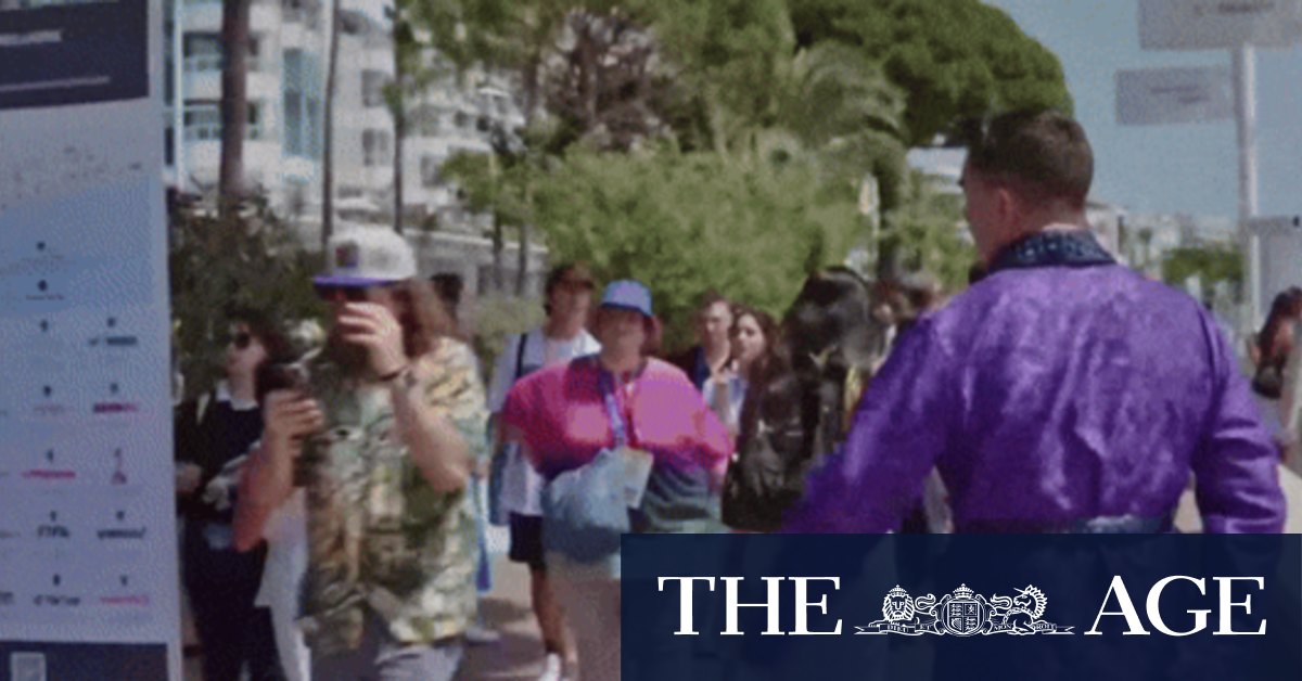 ‘I adore your head’ how flattery made Troy Hawke a social media star