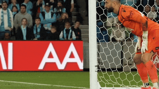 Paul Izzo rescued Melbourne Victory in the penalty shootout against Melbourne City.