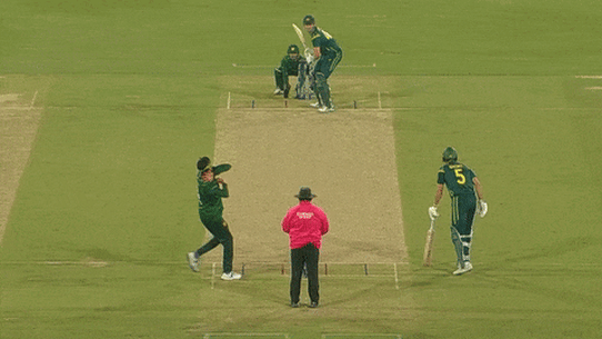 We break down Usman’s Tariq’s unusual bowling action.