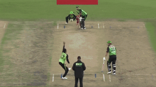 Glenn Maxwell is dismissed against the Sydney Thunder.