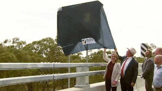 Deputy Prime Minister Barnaby Joyce opens a brigde.
