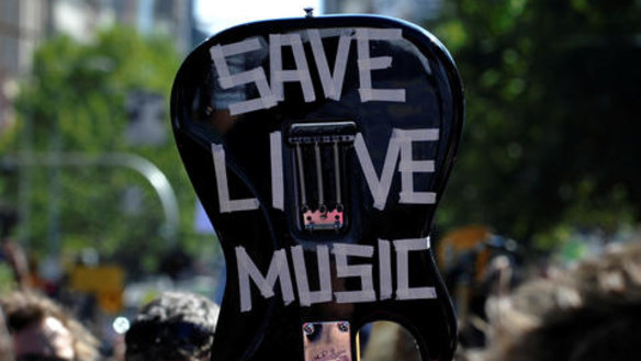 The chair of the parliamentary committee says "anyone who works in the industry is encouraged to make a submission". 