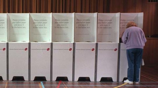 mjb990918.001.005 for News.  Photo by Mario Borg.  Election day.  All quiet at Blackburn High School at 9.30 am in Mitcham electorate.