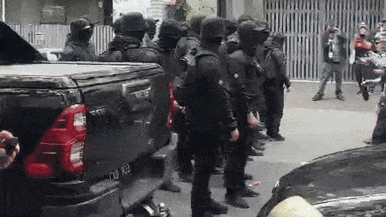 Police doused “neo-Nazis” in pepper spray as they tried to disrupt a refugee rally.