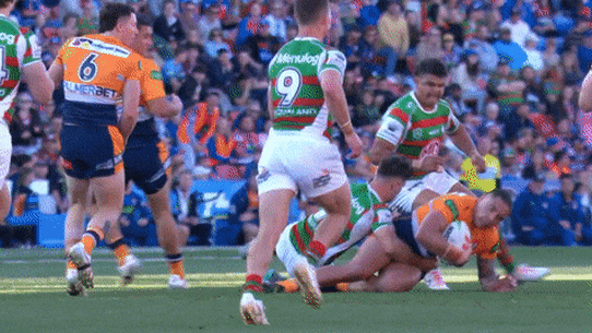 Latrell Mitchell elbows Tyson Frizell in the head.