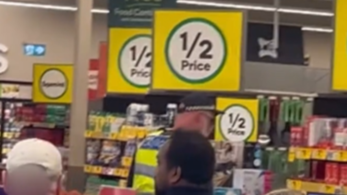 Mordialloc stabbing: Teen ran bloodied to supermarket after machete ...
