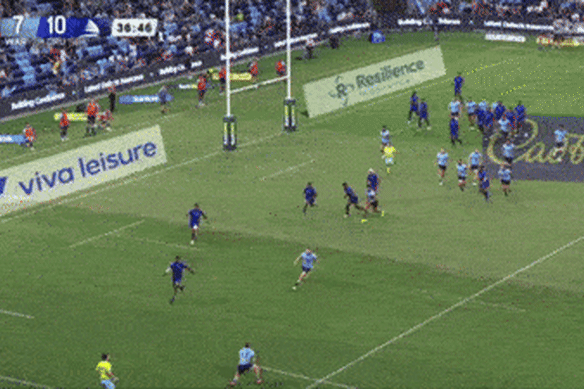 Max Jorgensen scores against the Drua.